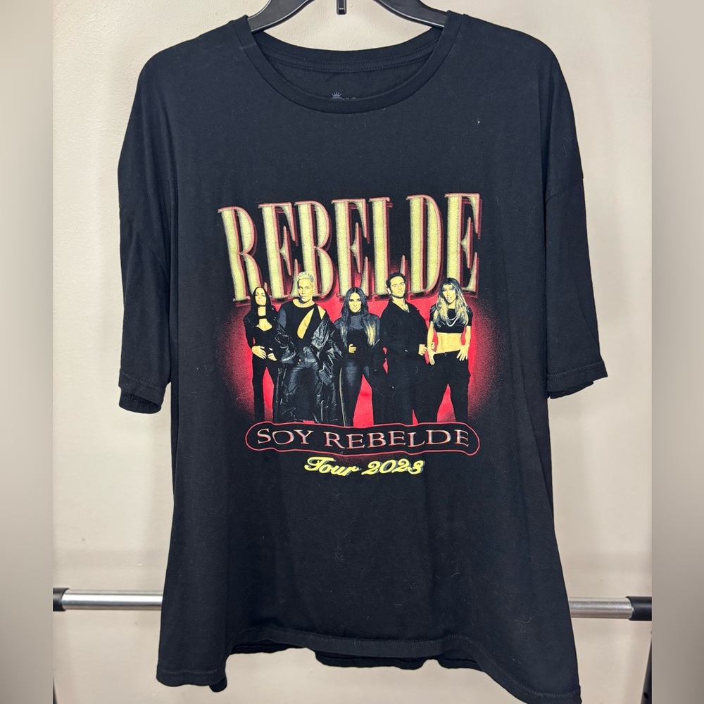 Rebelde Soy Rebelde Tour 2023 Graphic Black T-Shirt Size 2XL